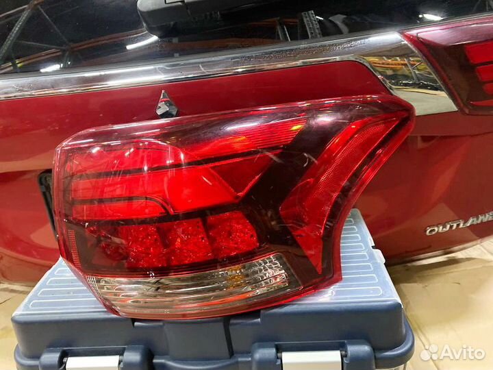 Фара задняя правая Митсубиси Аутлендер 3