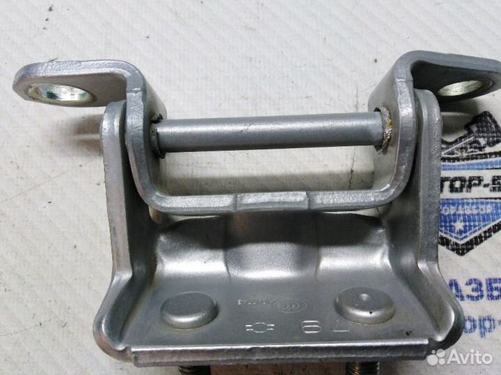 Петля двери задняя правая Nissan X-Trail T31