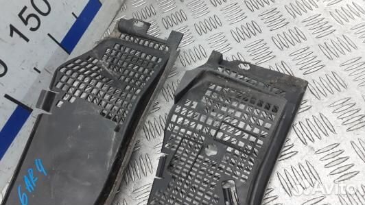 Накладка декоративная (жабо, дождевик) dacia logan