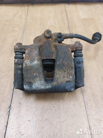 Тормозной суппорт передний левый Opel Corsa D
