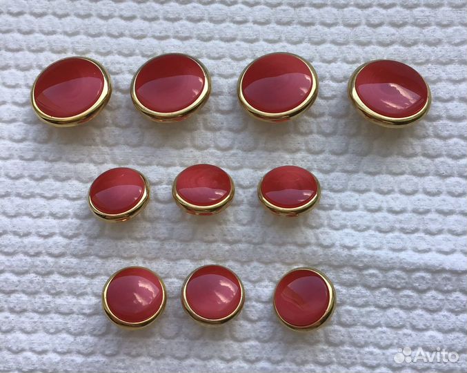 Пуговицы красные с «золотым» ободком комплект