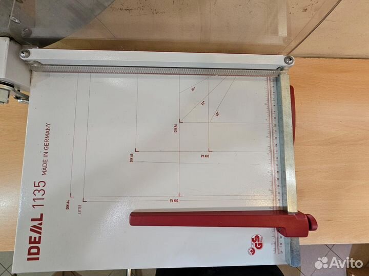 Сабельный резак для бумаги Ideal 1135