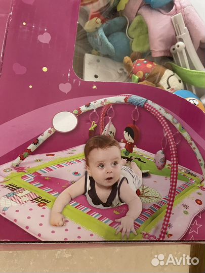 Развивающий коврик, мобиль и погремушки