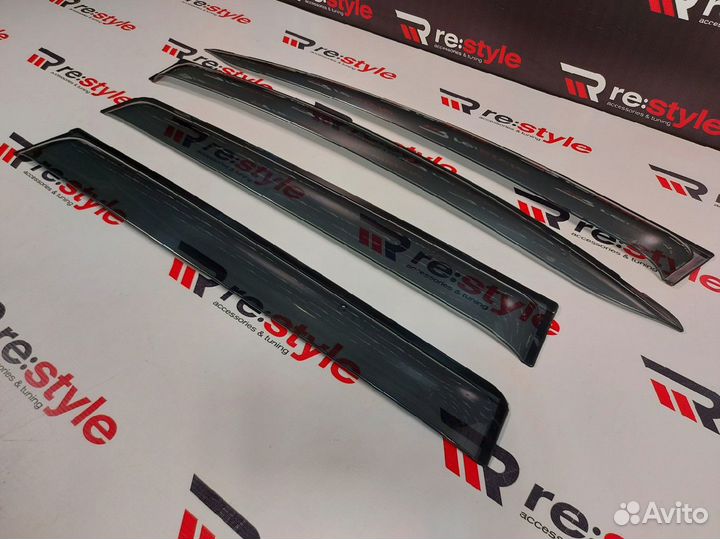 Ветровики Toyota Ractis 100 05-10г U2671