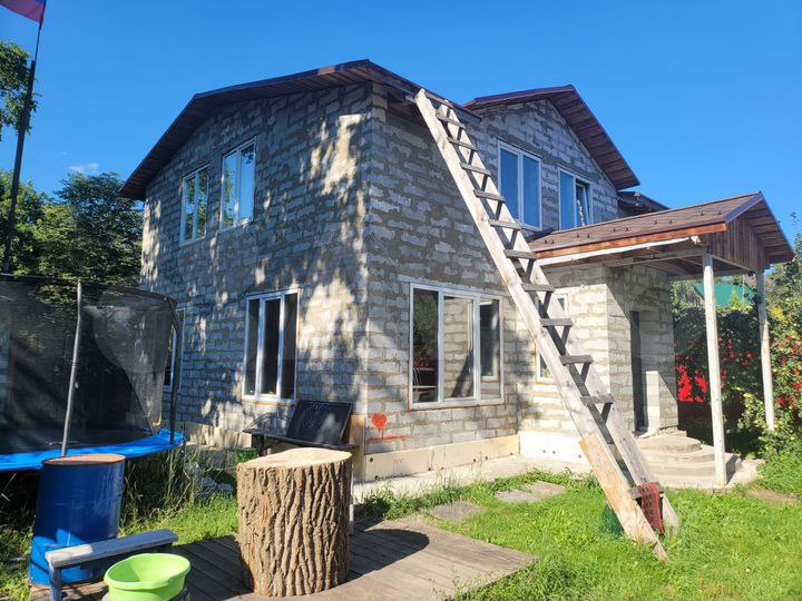 Дом 176 м² на участке 7,8 сот.