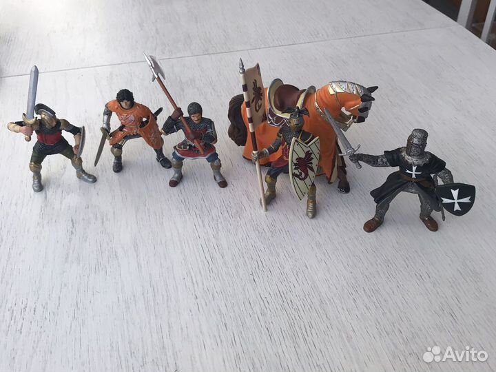 Рыцари Bullyland и Papo