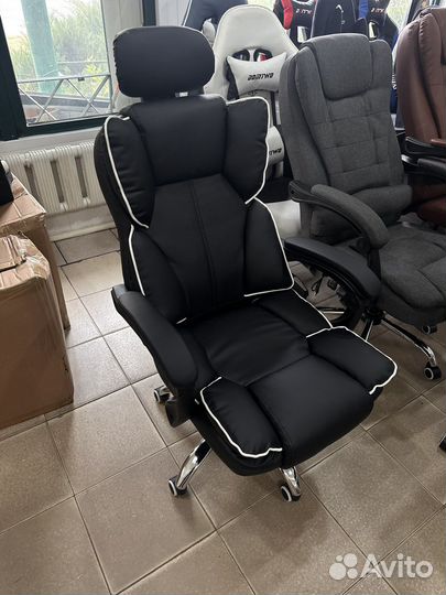 Компьютерное кресло с подголовником