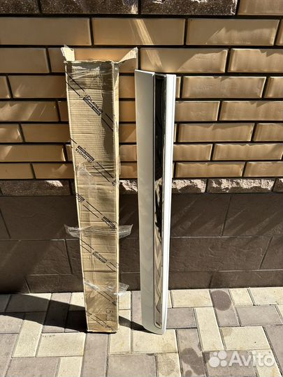 Молдинг на переднюю правую дверь Лексус lx 570