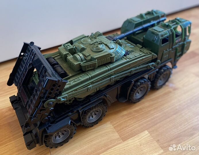 Военный тягач с танком Нордпласт