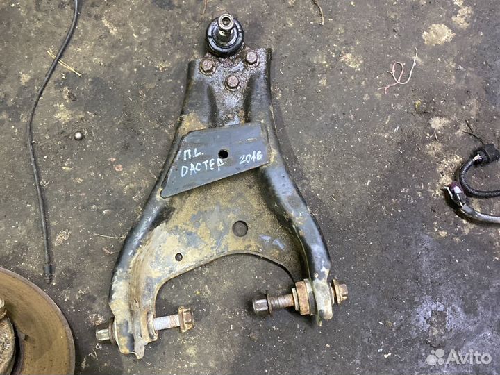 Рычаг передний левый renault duster 2016 года