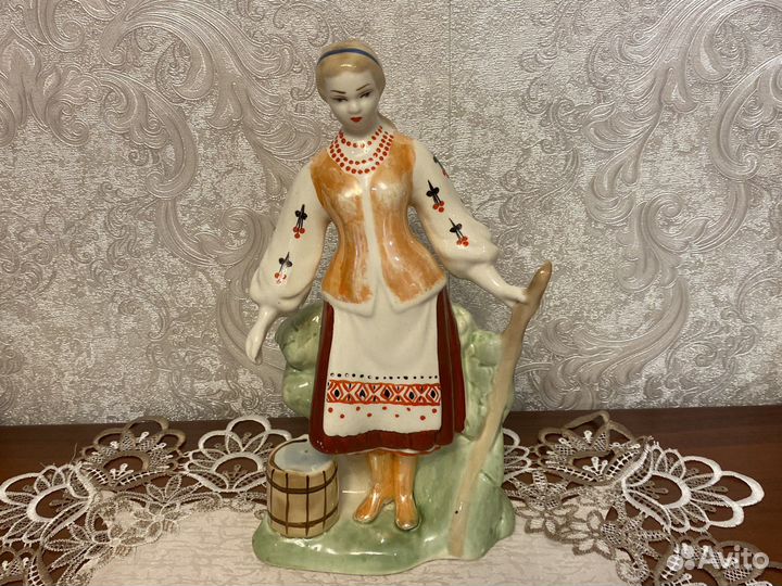 Фарфоровые статуэтки