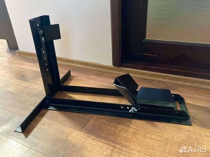 Ловушка-фиксатор для колеса мотоцикла