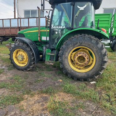 Трактор John Deere 5725, 2008
