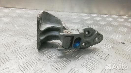 Петля двери распашной правой renault master 2 (96L