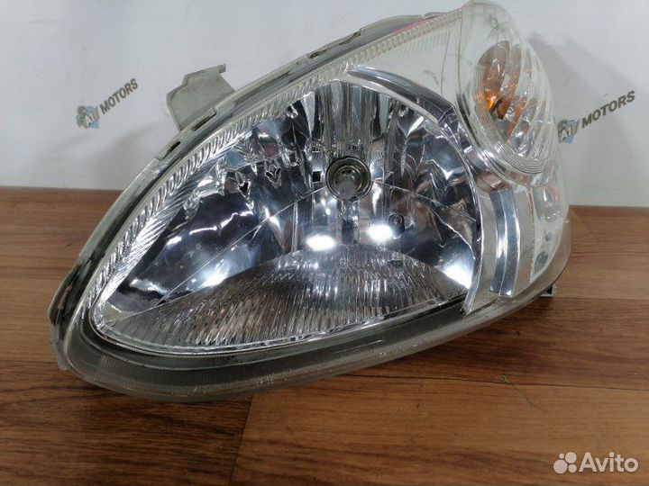 Фара передняя левая Toyota Platz SCP11
