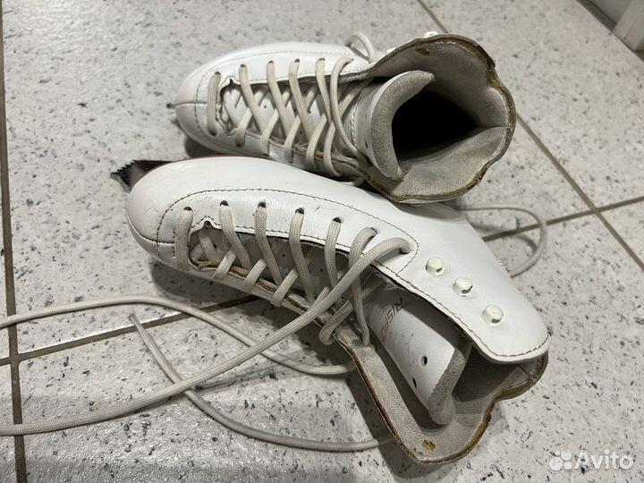 Фигурные коньки risport 19