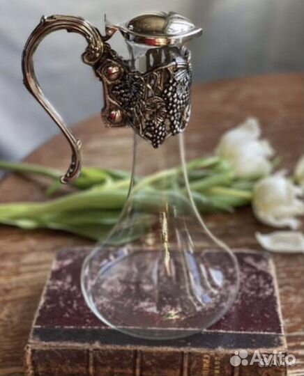 Антикварные и винтажные кувшины в ассортименте