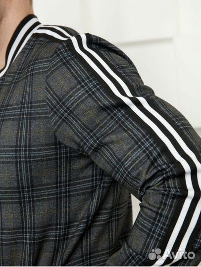 Мужской спортивный костюм