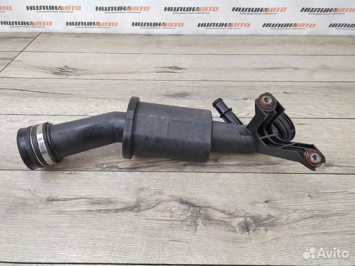 Патрубок интеркулера Mercedes W204 универсал 1.8