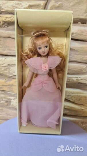 Кукла фарфоровая коллекционная