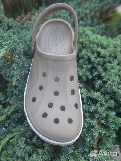 Crocs сабо мужские bayaband бежевые