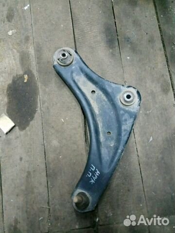 Рычаг передний правый Ниссан Жук