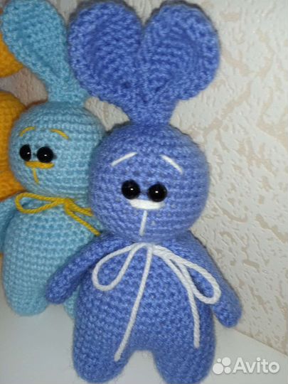 Зайка символ 2023 года вязаная игрушка