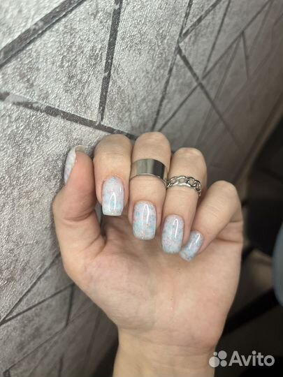 Наращивание ресниц и маникюр