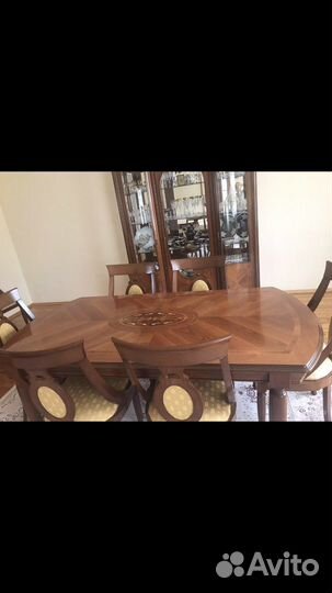 Стол со стульями
