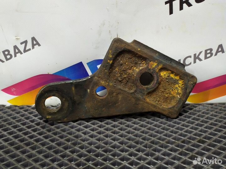 Кронштейн амортизатора левый