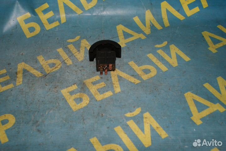 Кнопка включения аварийной сигнализации Opel Astra