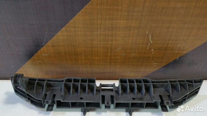 Крепление запасного колеса Volkswagen Touareg 7L