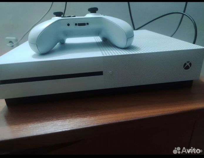 Xbox One s 1tb с игрой