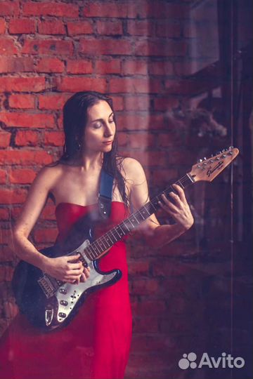 Педагог по гитаре, домре, укулеле, вокалу и сольф