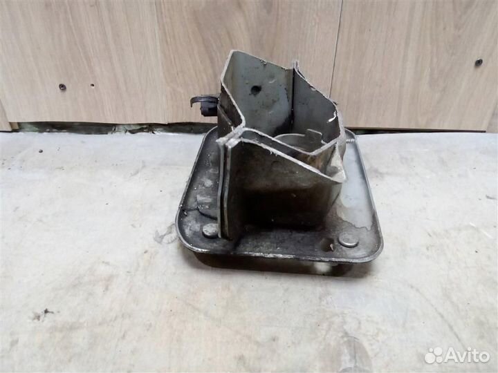 Кронштейн усилителя переднего бампера правый от F