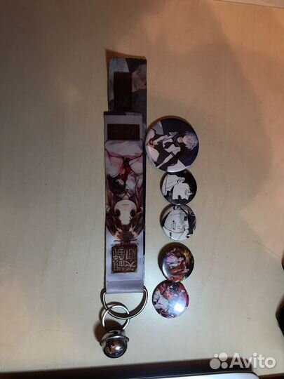 Брелок, значки