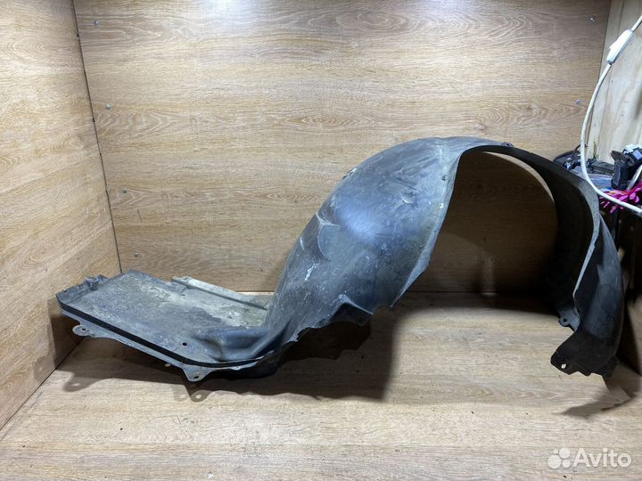 Подкрылок передний левый BMW E46 170483