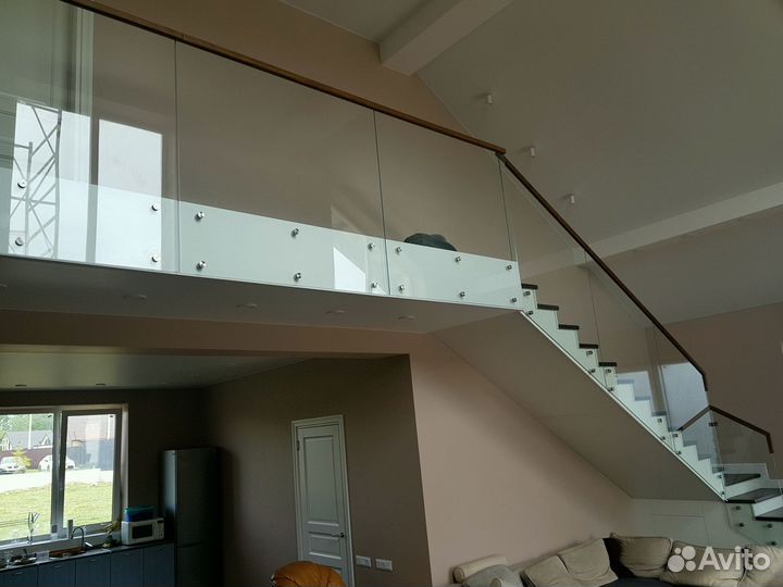 Стеклянное ограждения для лестниц на заказ