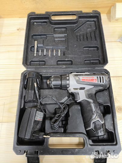 Шуруповерт интерскол