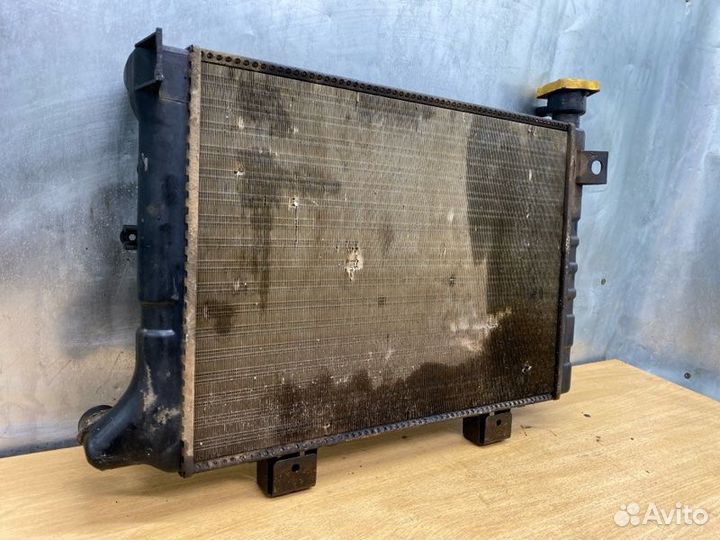 Радиатор охлаждения Лада 2107 21067 2007