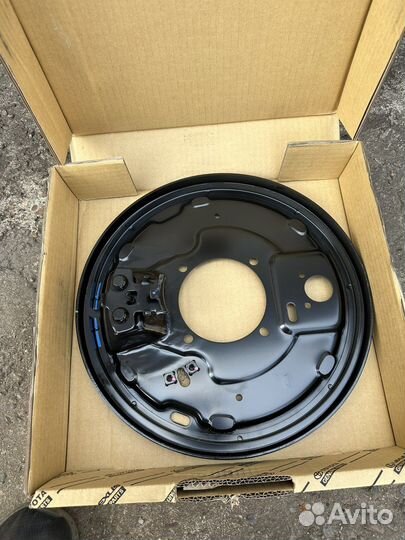 Кожух RR тормозного диска hilux 15