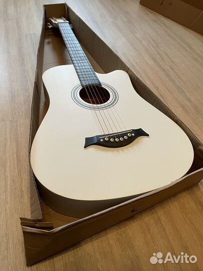 Гитара новая