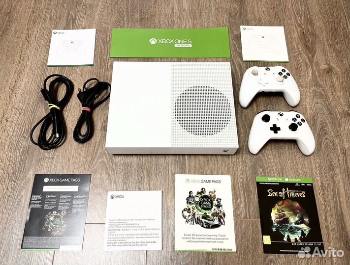 Xbox One S 1tb + 450 игр + 2 джойстика