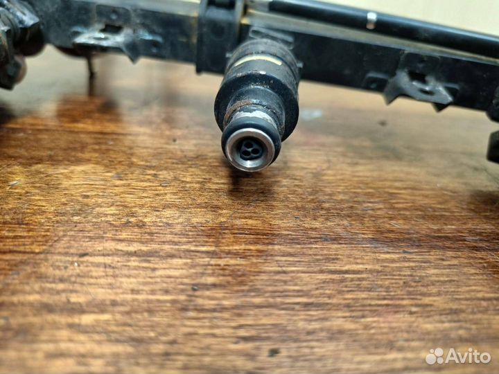 Ворсунка рампа BMW 7er E32 3.0л