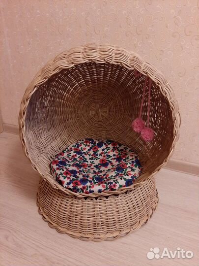 Лежанка для кошек и собак из ротанга