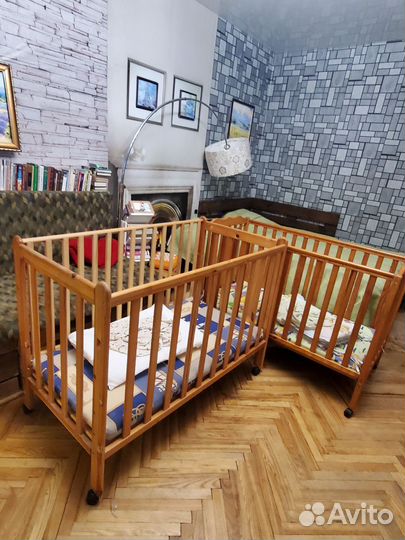 Кровати на колесах с матрасами и бортиками 2шт