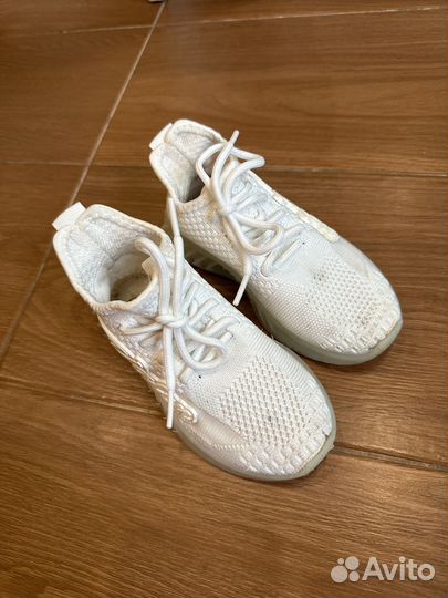 Кроссовки десткие 27