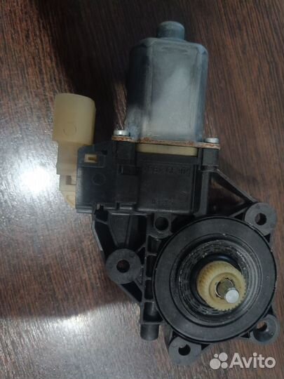 Правый моторчик стеклоподъёмника Mini Cooper