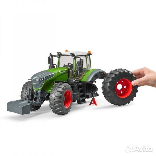 Трактор Bruder Fendt 1050 Vario с фигуркой 04041