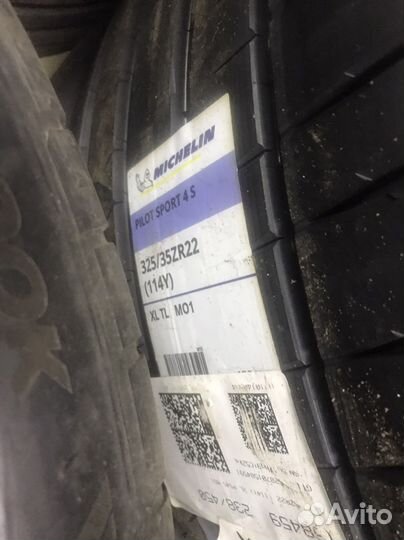 Michelin Pilot Sport 4 S 285/40 R22 и 325/35 R22 114Y